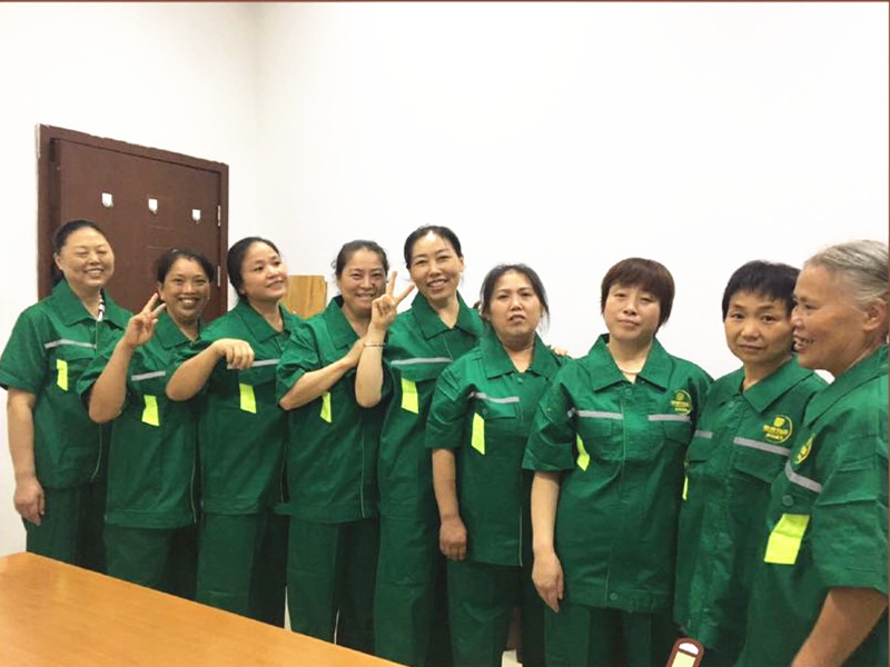 “新形象、心服務、新征程”——信泰物業(yè)員工換新衣啦！
